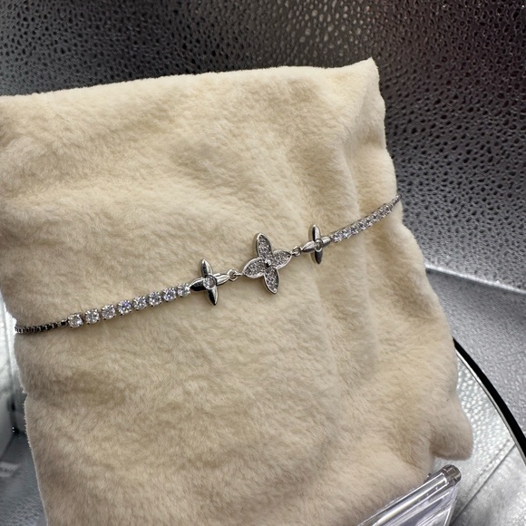 Beautiful, sparkling CZ stones make this bracelet look like a million dollars! - Picture 5 of 9